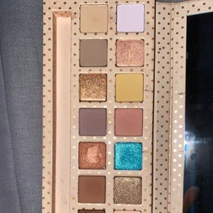 Kylie Cosmetics Take Me On Vacation Palette